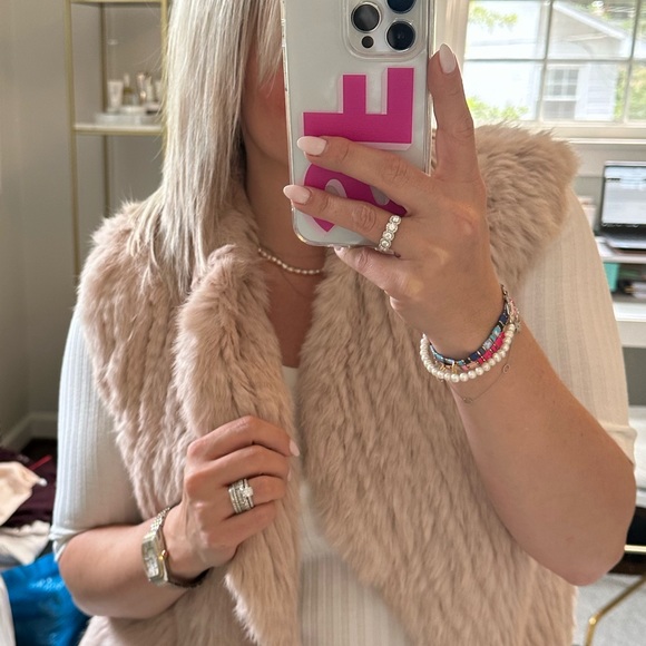 Joie Blush Fur Vest EUC - Picture 8 of 10